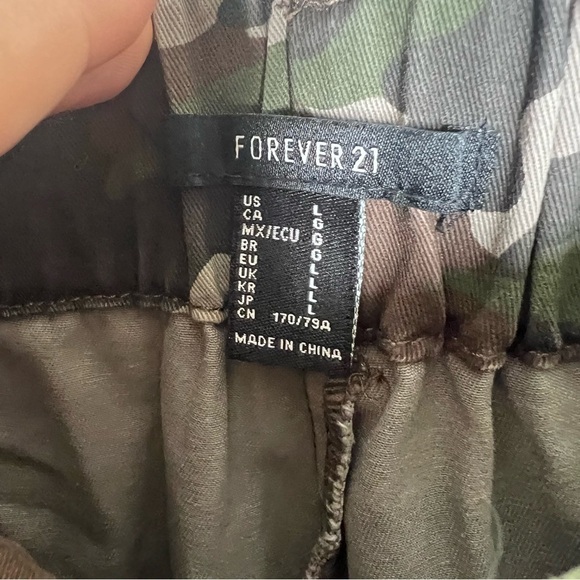 Forever 21 Womens Fatigue Camo Jogger Cargo Pants Size Large Casual - Picture 7 of 10